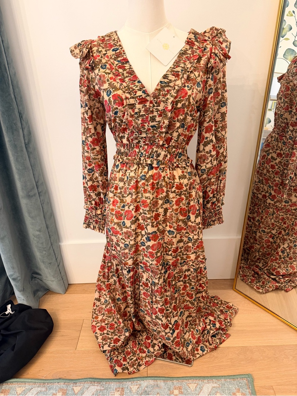Floral Ruffle V-Neck Midi Dress in brown floral
NWT $292